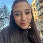Soy una persona extrovertida y organizada. Siempre trabajo para tener una buena relación con el alumno y hacer las clases dinámicas. Actualmente estoy dando clases y ofrezco todo tipo de enseñanza Secundaria o Artística ( música y danza/ballet/gimnasia ).